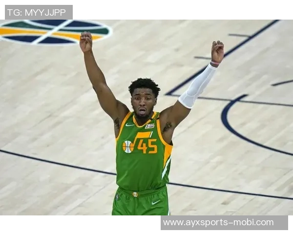 米切尔第三节伤退仅得15分2板2助球迷心痛不已遗憾难忍 米切尔第三节伤退仅得15分2板2助球迷心痛不已遗憾难忍